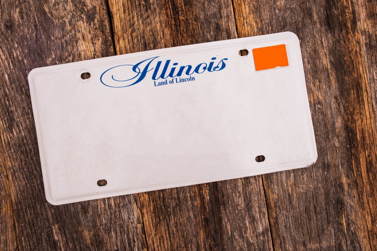 A blank Illinois license plate.