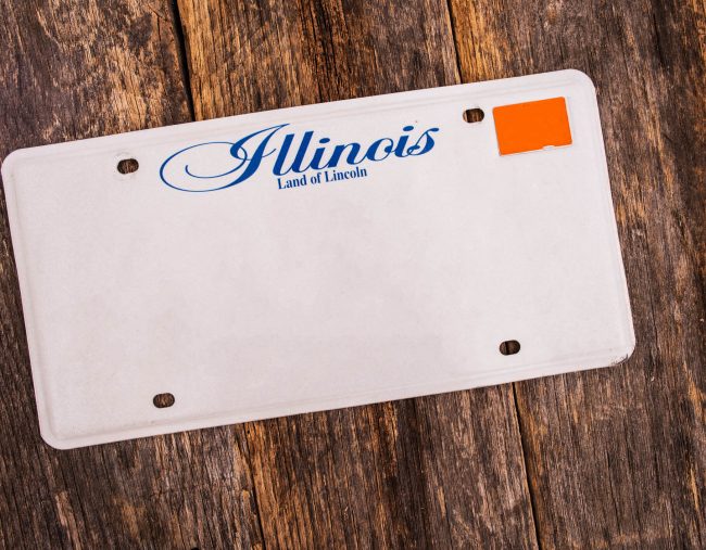 A blank Illinois license plate.