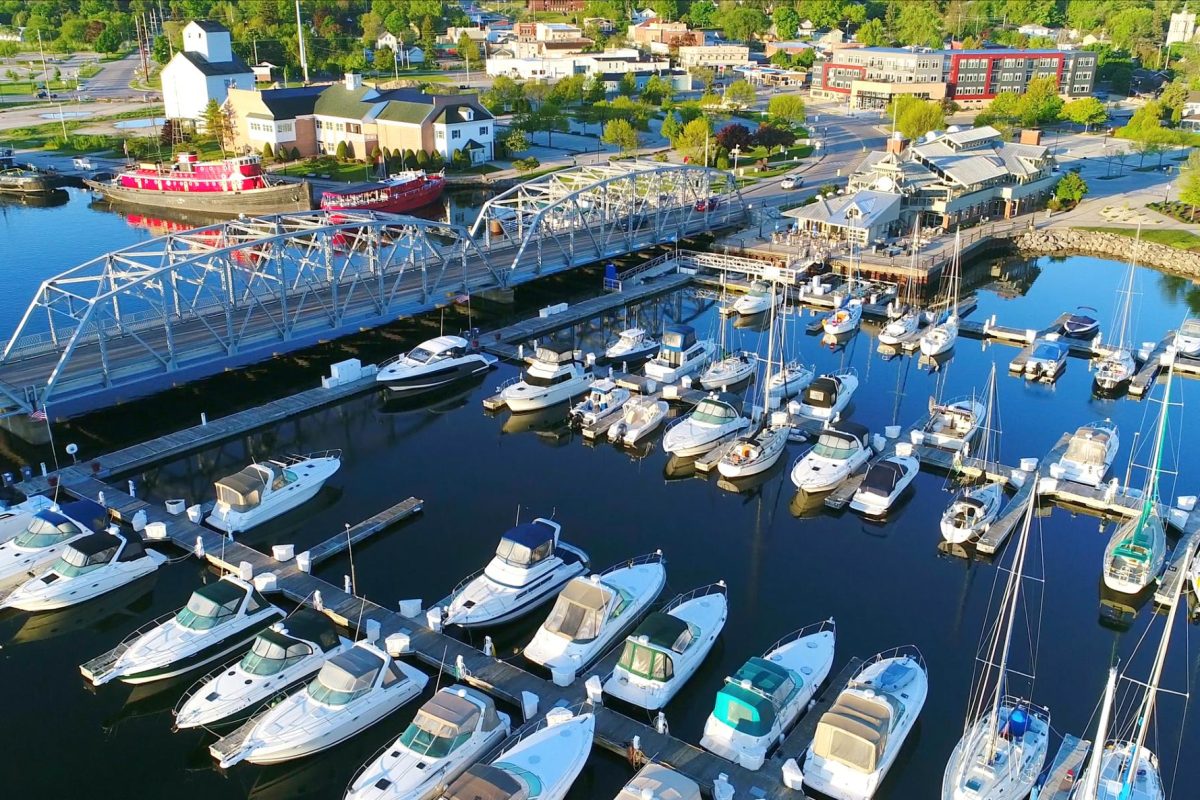An aerial view of several boats.