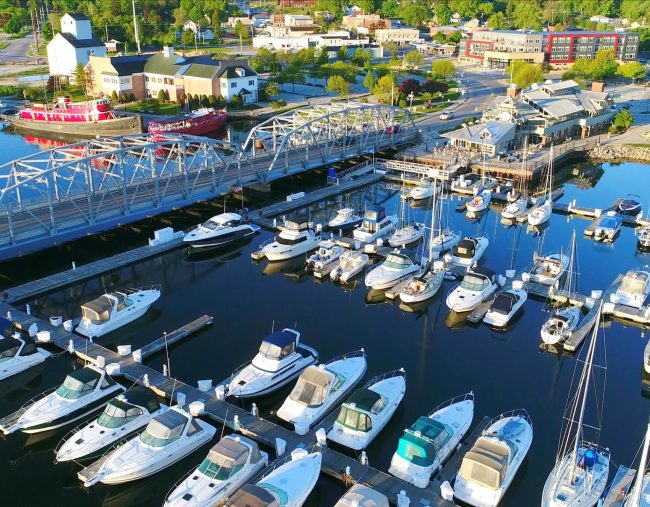 An aerial view of several boats.